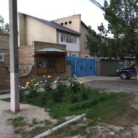 Rahat Guest House & Hostel In Toktogul Exterior photo