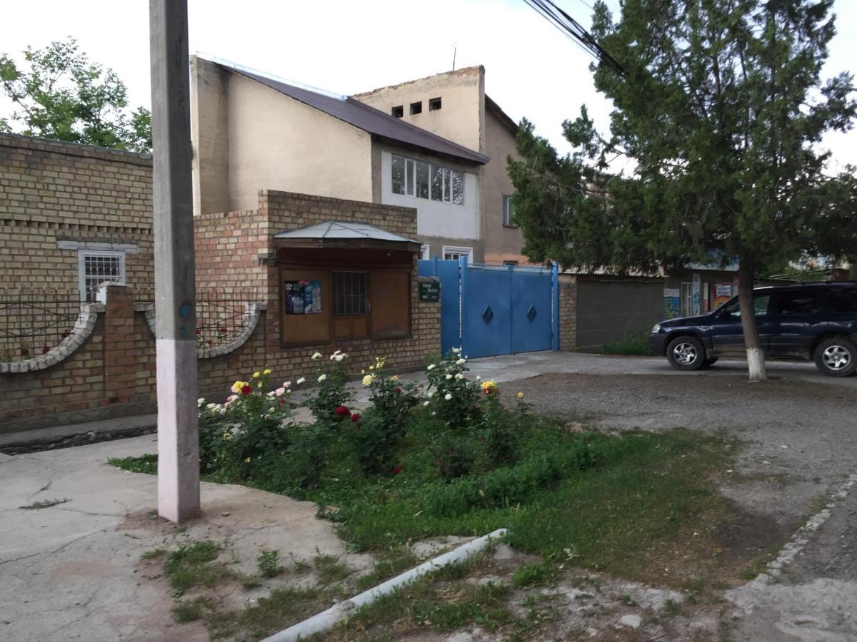 Rahat Guest House & Hostel In Toktogul Exterior photo